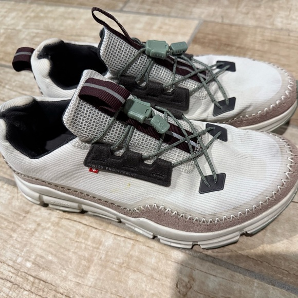 On Running Women's Shoes in Cream and Brown - Picture 2 of 12